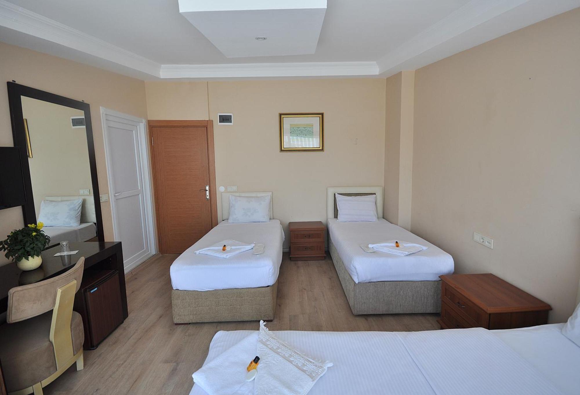 Hotel Baykal Istanboel Buitenkant foto